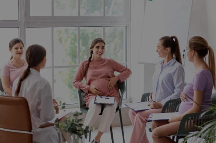Antenatal class and maternity tour 2 نساء حوامل في جلسة ثيرابي