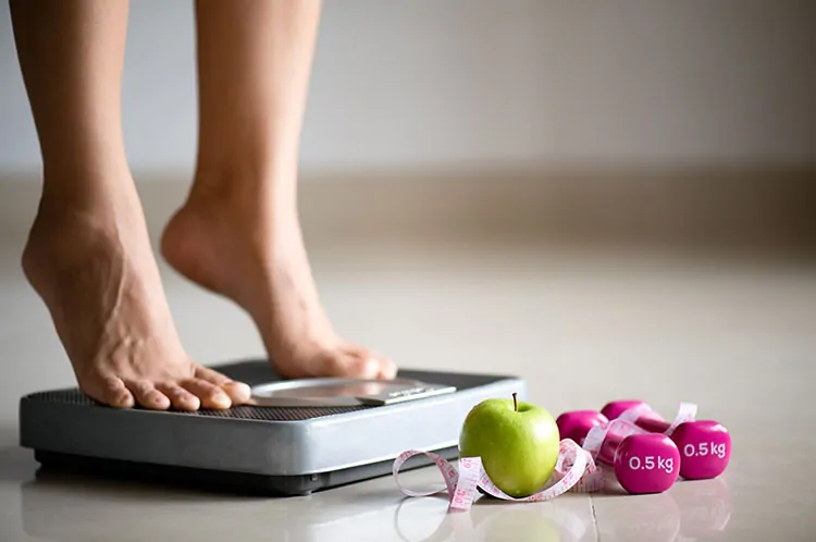 The Negative Social Media Impact on Fad Dieting and Unhealthy Weight Loss 1 healthy weight loss